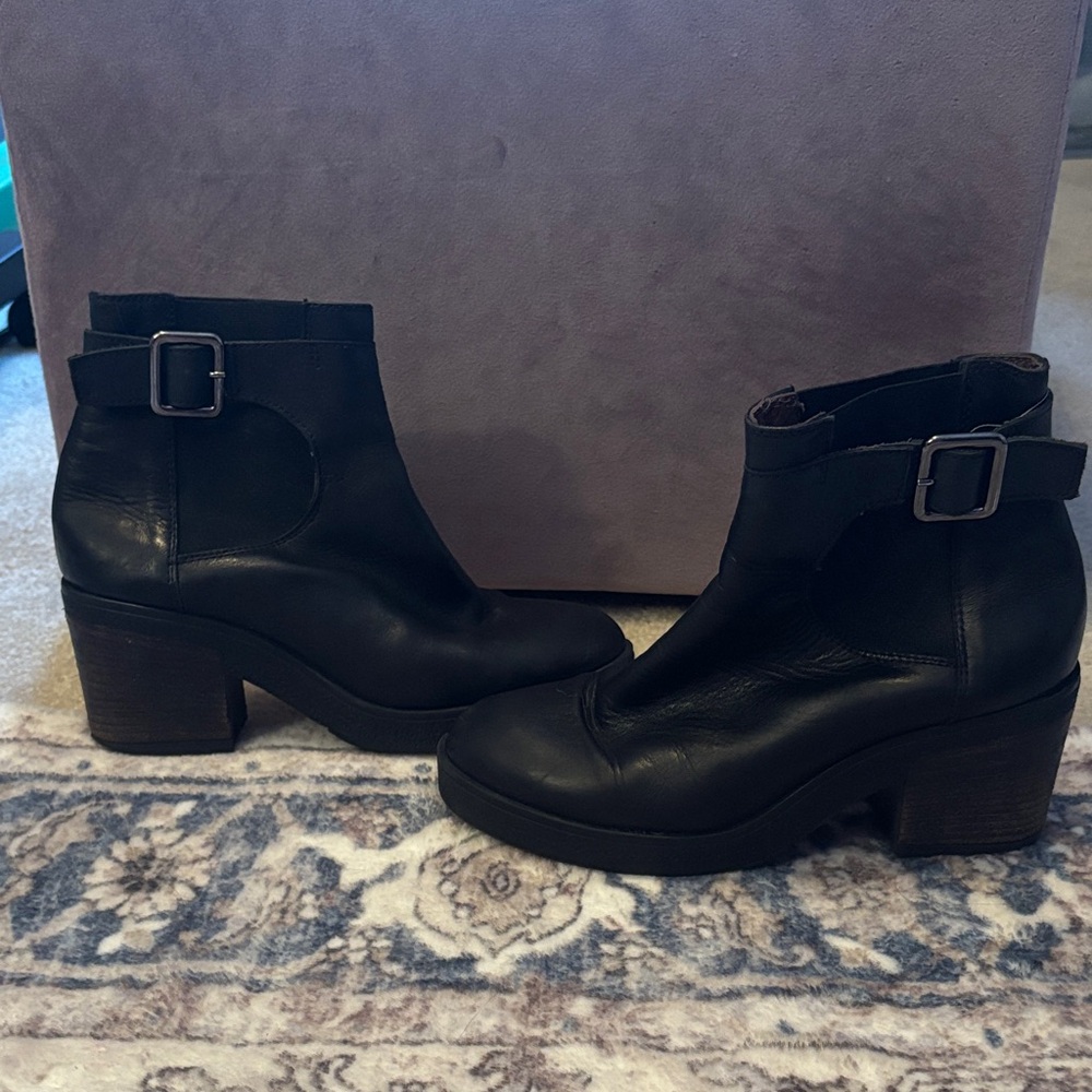Chic Black Leather Heeled Boots
